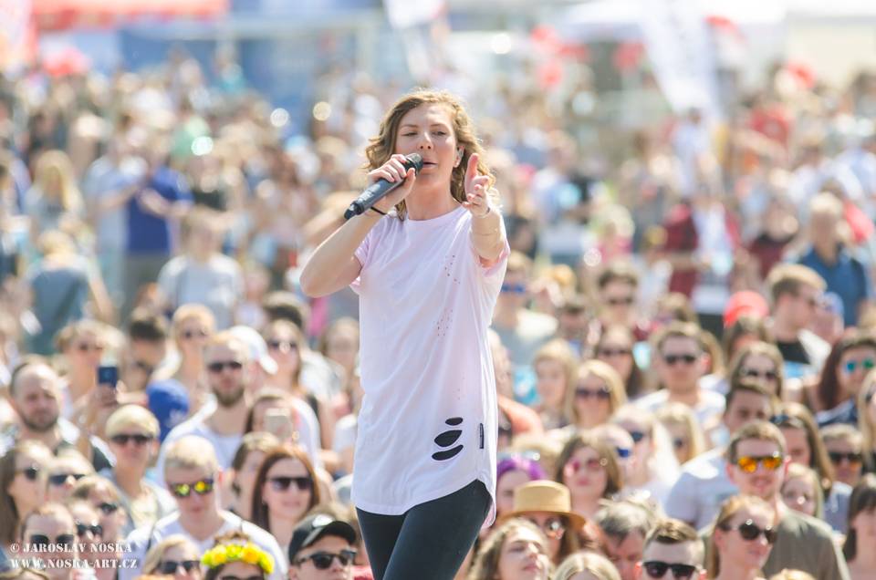 TOP 7 NEJ Pražského Majálesu: Tomáš Klus pozval na pódium rodinu, Vypsaná Fixa vyburcovala fanoušky k přelezení zábran