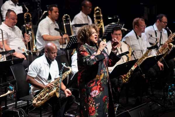 LIVE: Závěr JazzFestu Brno byl znovu ve znamení big bandu. Christian McBride okouzlil Sono Centrum