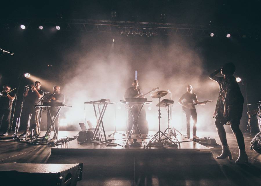 LIVE: Bonobo a jeho zasněný výlet mezi sféry