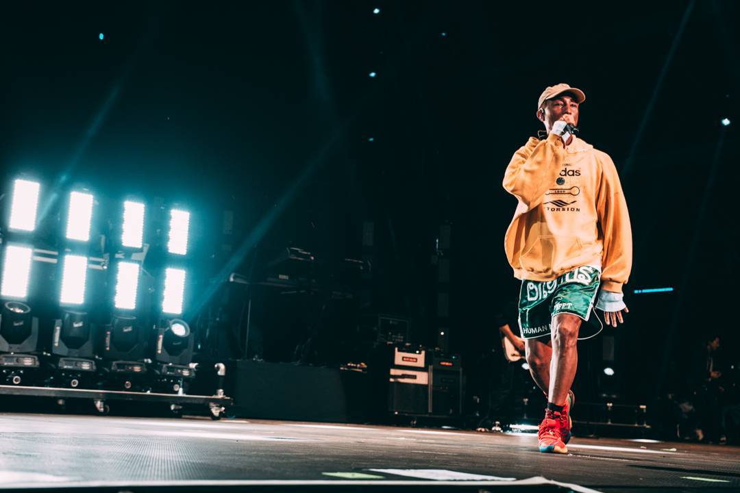 LIVE: První den Colours Of Ostrava - George Ezra zaujal pop-folkem, Pharrell Williams s N.E.R.D. bavili tanečky