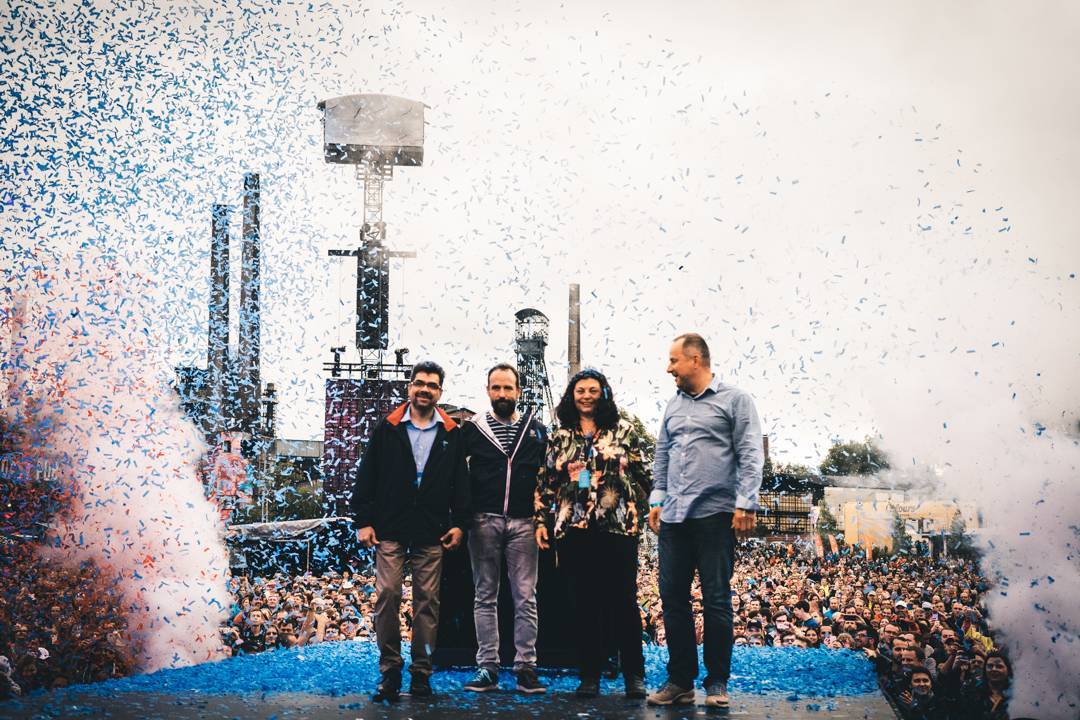 LIVE: První den Colours Of Ostrava - George Ezra zaujal pop-folkem, Pharrell Williams s N.E.R.D. bavili tanečky