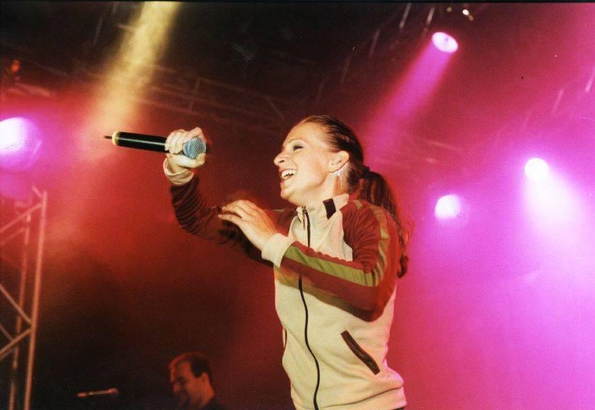 RETRO: Guano Apes v roce 2000 poprvé v Praze - Sandra Nasic a spol. zakončili svou show hitem Lords Of The Boards