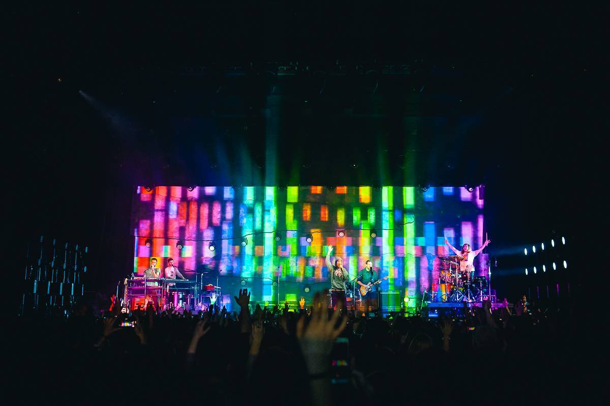 LIVE: Bastille ve Foru Karlín šířili světonázory i radost