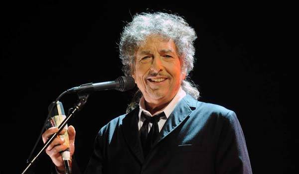 LIVE: Bob Dylan nedal v Lucerně nic zadarmo, fanoušky přesto potěšil