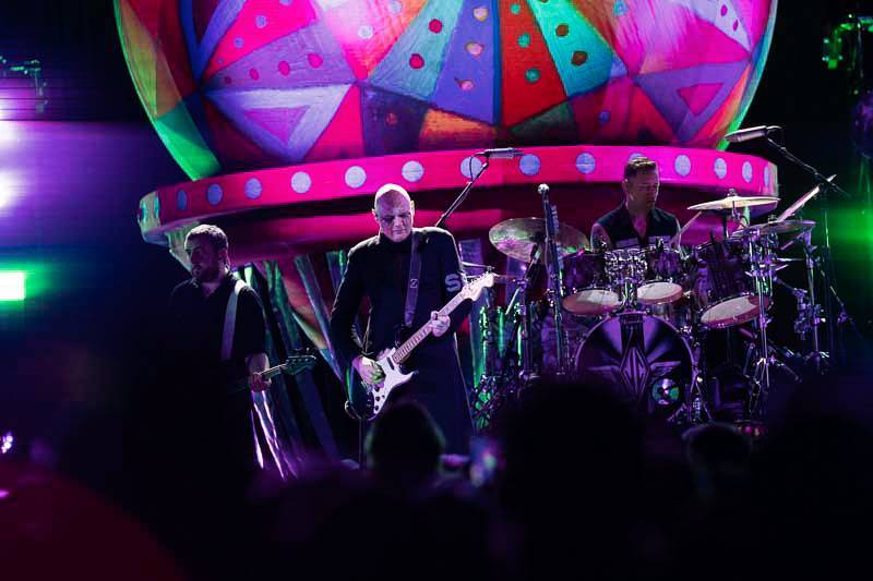 LIVE: Smashing Pumpkins v Praze potěšili fanoušky starými hity. Nové album naštěstí moc nehráli