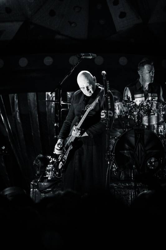 LIVE: Smashing Pumpkins v Praze potěšili fanoušky starými hity. Nové album naštěstí moc nehráli