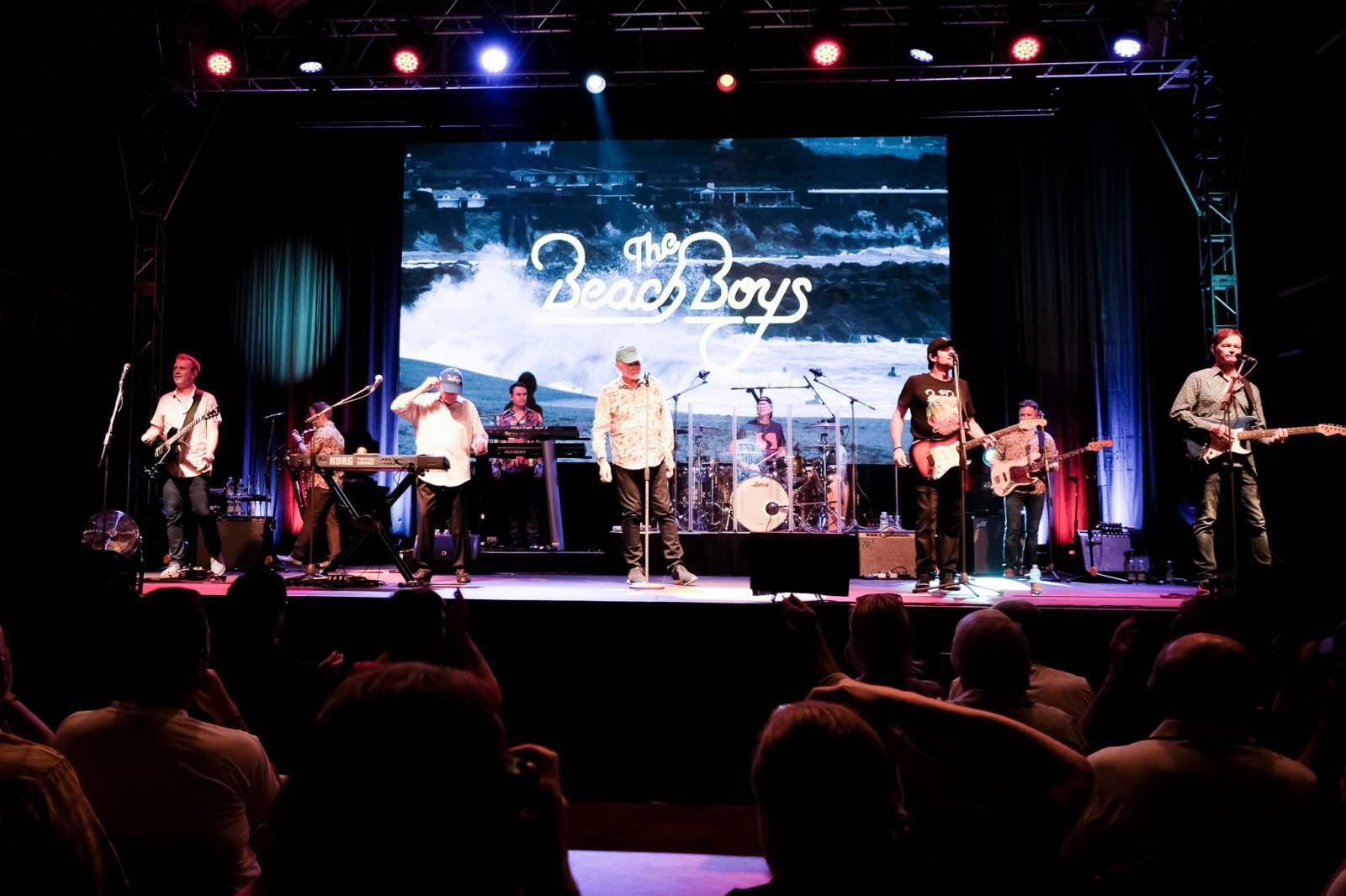 LIVE: Beach Boys v Praze odehráli všechny svoje hity a rozhýbali staré kosti diváků