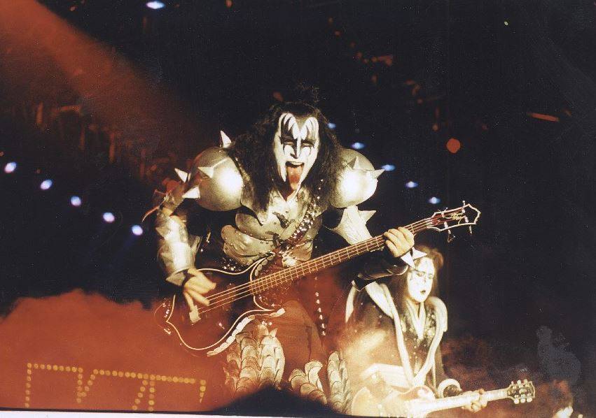 RETRO: Takhle vypadal pražský koncert Kiss přesně před dvaceti lety