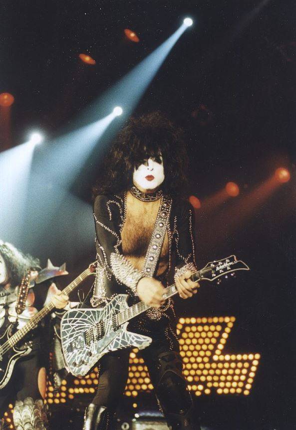 RETRO: Takhle vypadal pražský koncert Kiss přesně před dvaceti lety