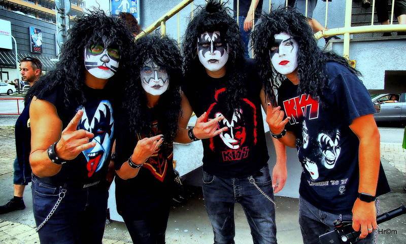 LIVE: Kiss se naposledy loučili s Prahou. Na fanoušky plivali krev i oheň