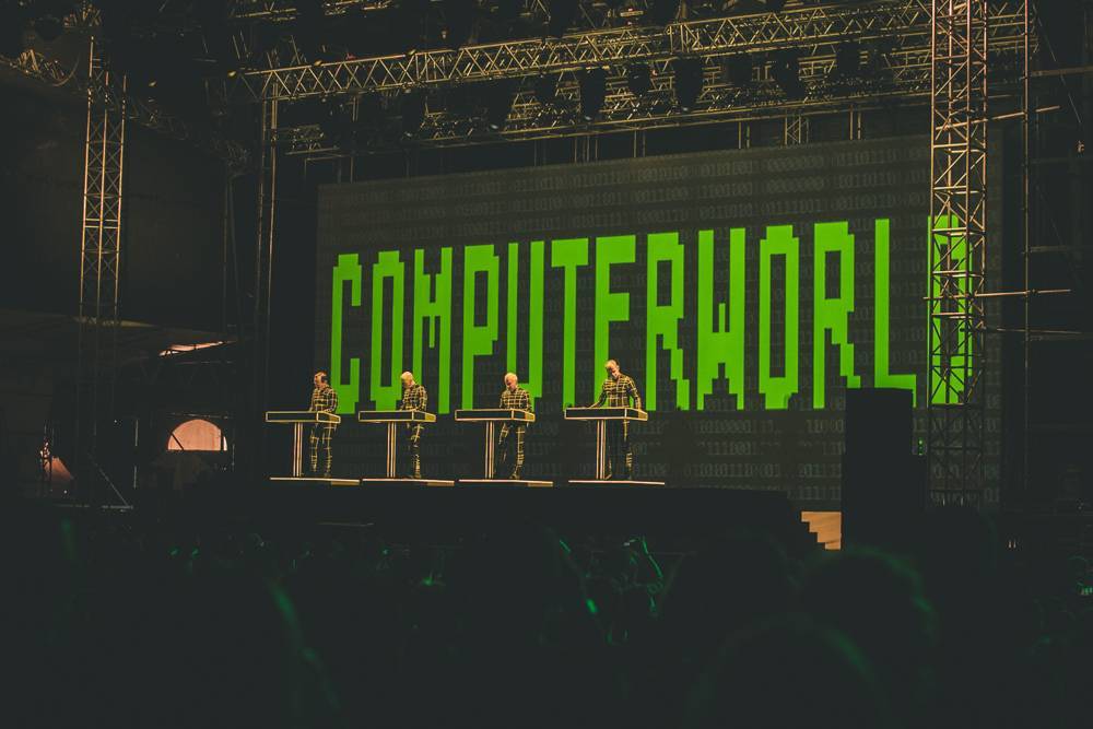 LIVE: Metronome festival, den druhý - Primal Scream vzpomněli zakázaný song v českých rádiích, Kraftwerk hráli pro pamětníky