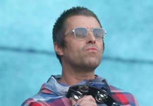 LIVE: Glastonbury, den druhý: The Killers na hlavní stage zastínil tajný koncert Foals a Liam Gallagher trochu nudil