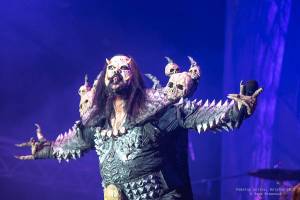 LIVE: Pekelný ostrov Holýšov: Lordi v hororových maskách rozhazovali konfety, Rybičky 48 přivezli ohnivou show