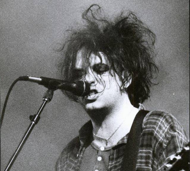 RETRO: Reportáž z koncertu The Cure poprvé v Čechách v roce 1996