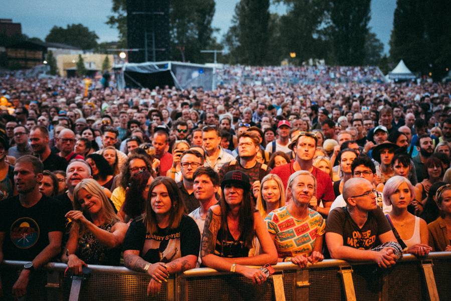 LIVE: Třetí den Colours of Ostrava - Years And Years roztančili, John Butler měl srdce na dlani