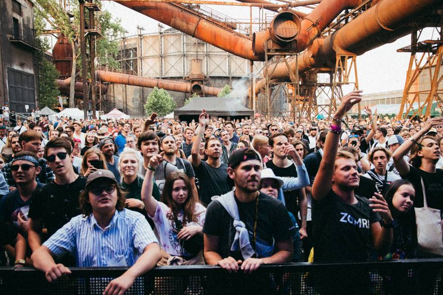 LIVE: Třetí den Colours of Ostrava - Years And Years roztančili, John Butler měl srdce na dlani