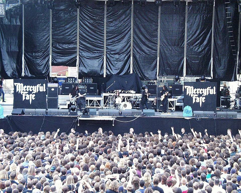 RETRO: Metallica v Praze v roce 1999 - Výbuchy, plameny a pekelné riffy