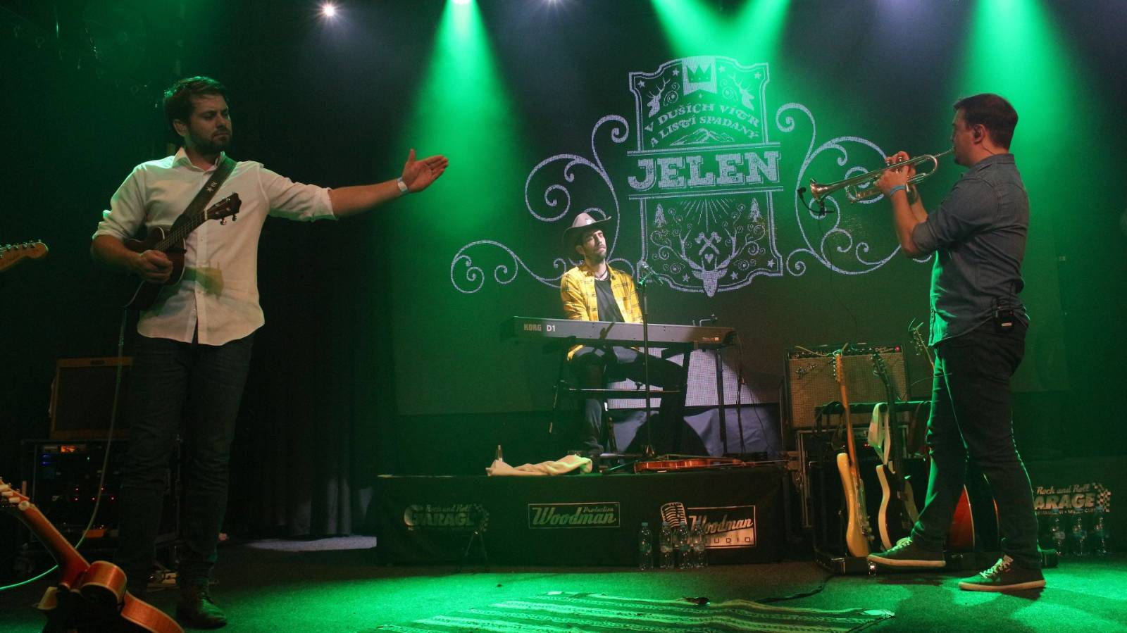 LIVE: Půlnoční vlak Jelena razantně zahoukal v ostravském klubu Garage