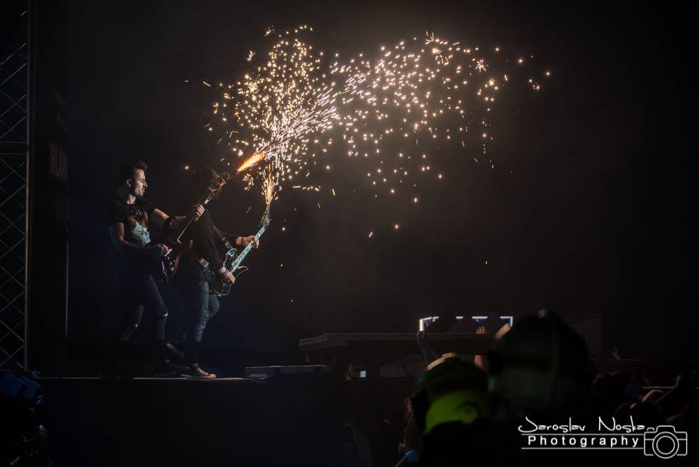 Rybičky 48 spálili pop-punkovou konkurenci na popel. Jaký byl druhý den pražského Letokruhu? 