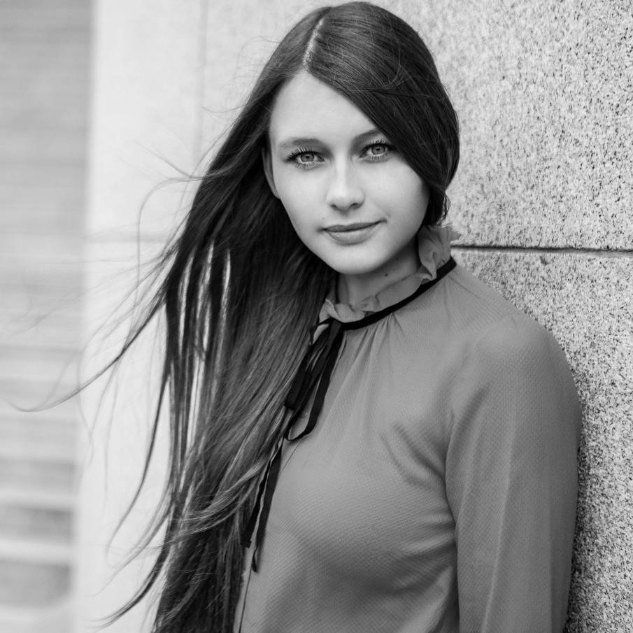 RECENZE: Kateřina Marie Tichá si na svém debutu odskočila pro inspiraci do Francie. Za otřepané fráze se neschovává