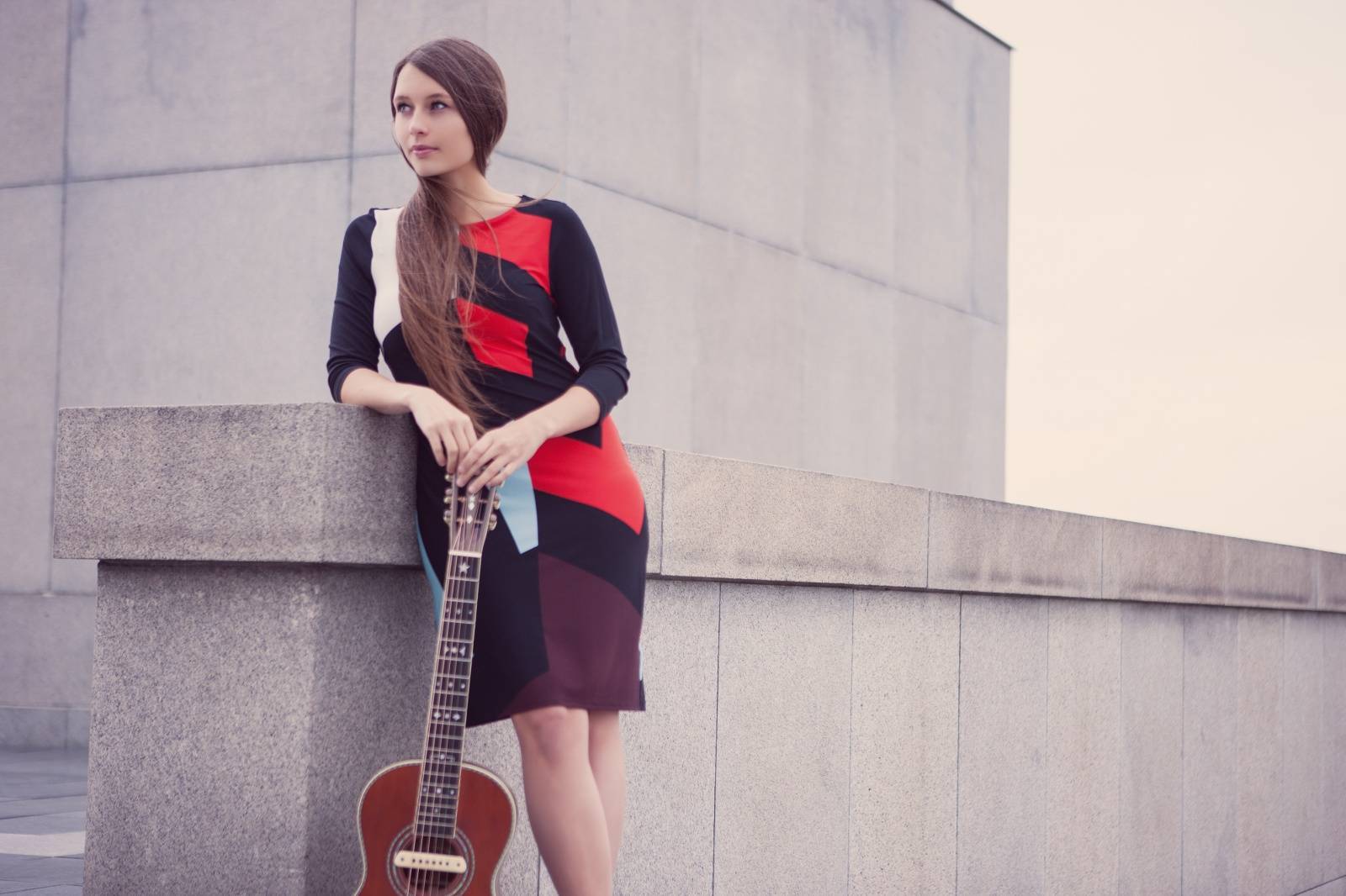 RECENZE: Kateřina Marie Tichá si na svém debutu odskočila pro inspiraci do Francie. Za otřepané fráze se neschovává