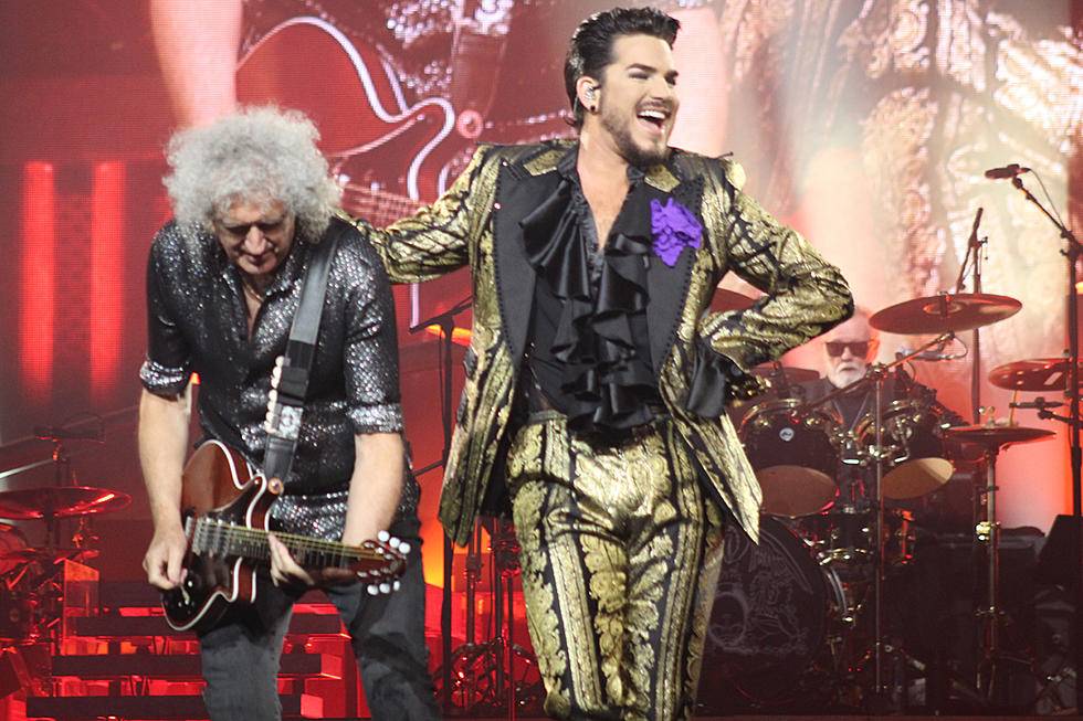 RECENZE: Pamatujete živé koncerty? Nejlepší výkon na živáku Queen předvedlo publikum, perfektní kapela mu spíše sekunduje
