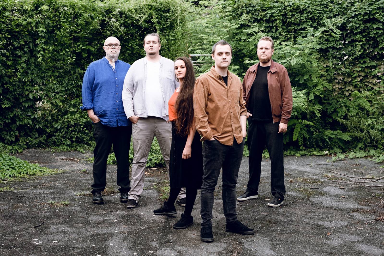 RECENZE: Krajina Ró natočila vrstevnatý a lehce vyšinutý debut. Hotel blázen není pro každého, v jeho pokojích ale možná jednou skončíme všichni