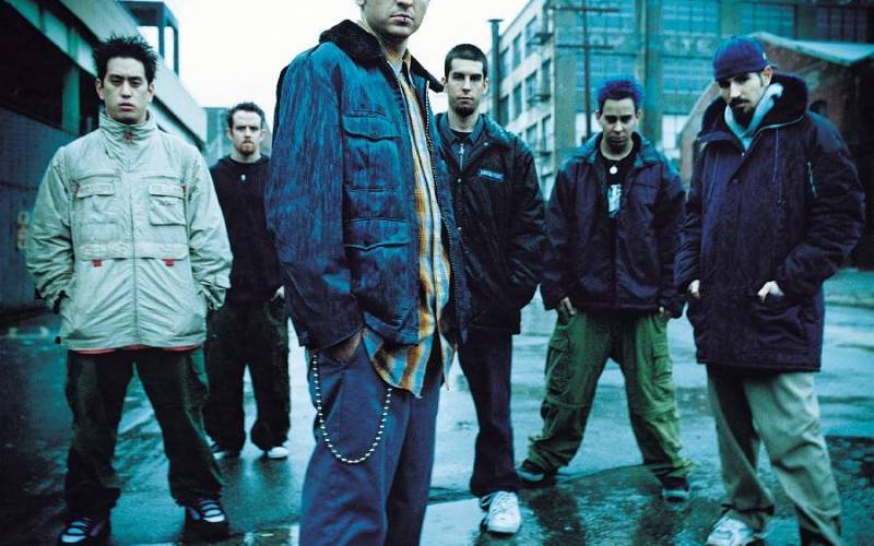 RECENZE: Monument Linkin Park bourat netřeba. Hybrid Theory ve zkoušce času obstálo, k rabování archivů nedošlo 