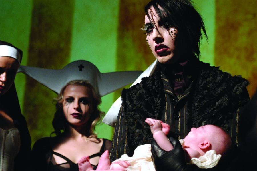 RETRO: Marilyn Manson ukázal prstem na snobskou prázdnotu