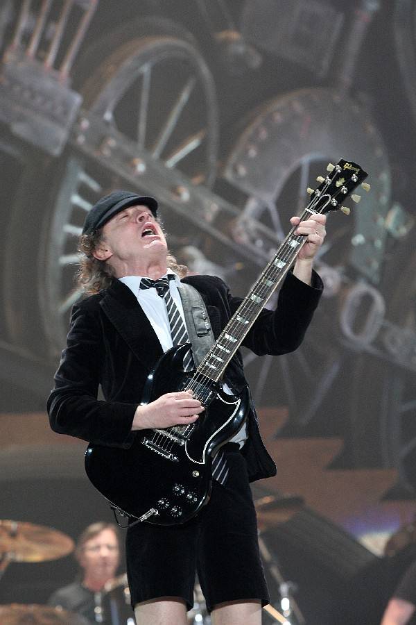 RETRO: AC/DC ve Vídni? Důchodci ve stejnokrojích a nealkoholické pivo. Po střetu dvou světů následoval rock’n’roll