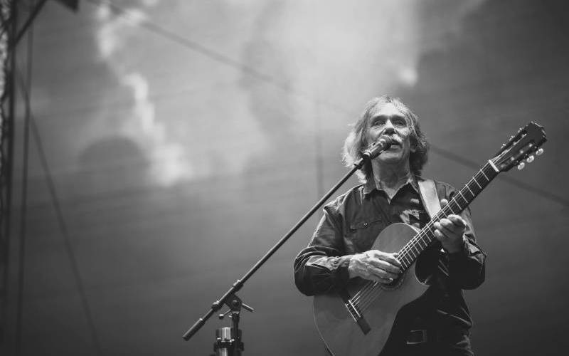 RECENZE: Nostalgické, dojemné a nečekané. Jaromír Nohavica se na novém albu vrátil ke kořenům písničkářství