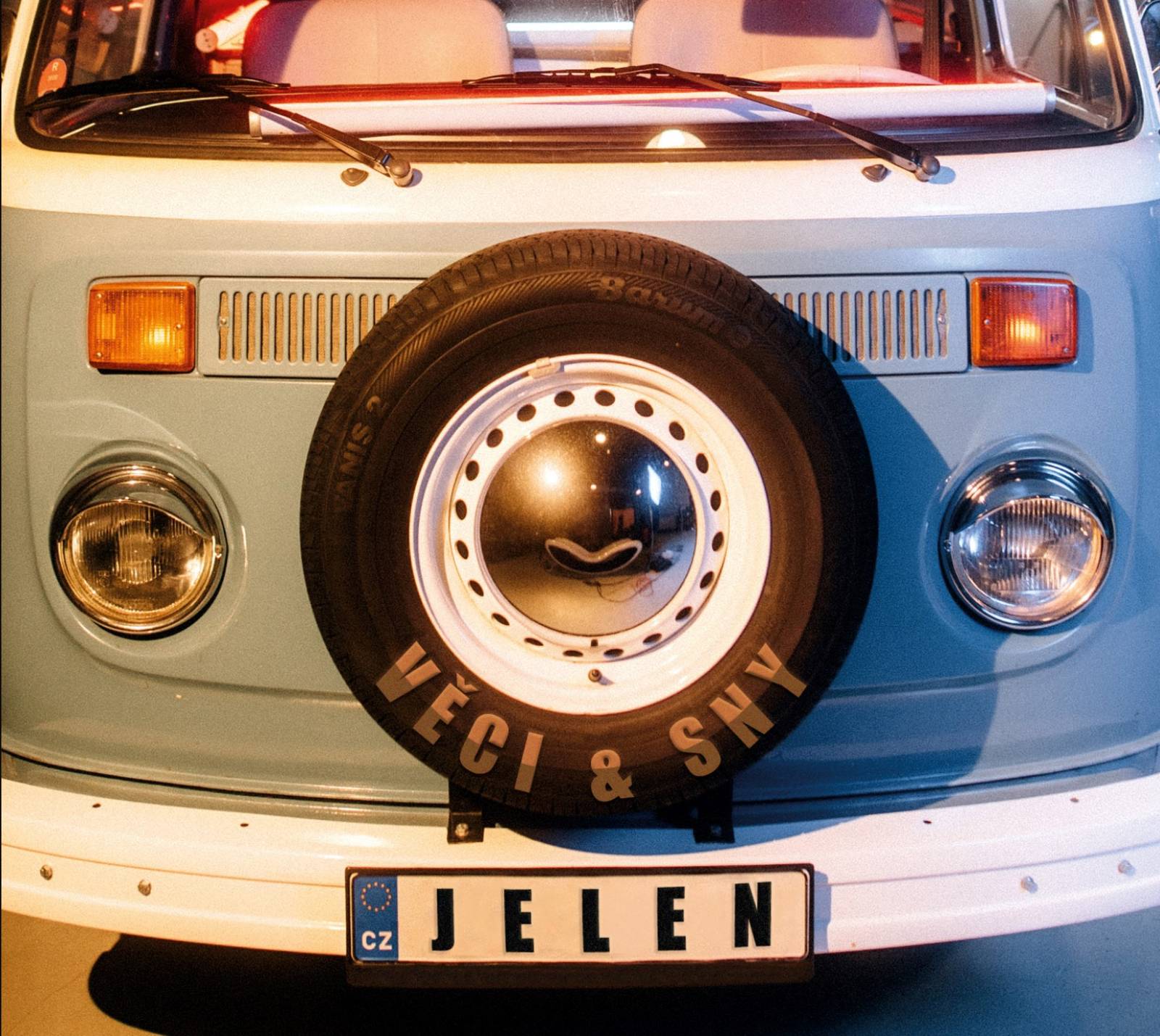 RECENZE: Jelen na novém albu lehce ztratil na své originalitě, ale i přesto stojí za poslech