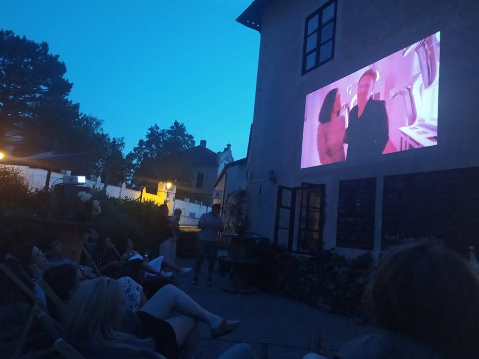 LIVE: Tomáš Klus a jeho hudební a dramatické propojení Racka v jednozáběrovém snímku