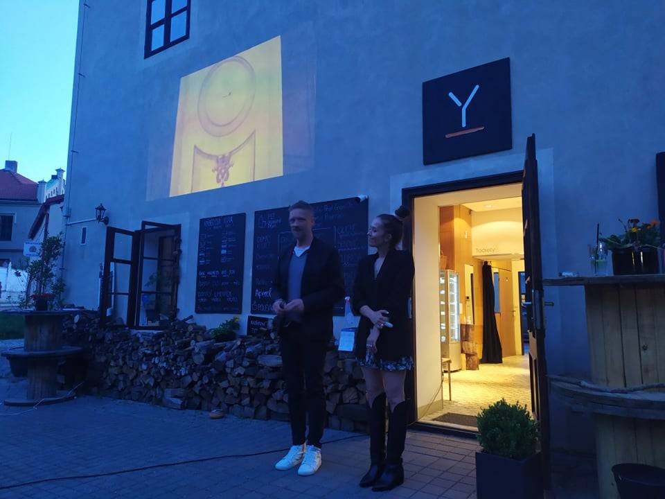 LIVE: Tomáš Klus a jeho hudební a dramatické propojení Racka v jednozáběrovém snímku