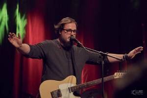 RECENZE: David Stypka se na albu Dýchej loučí jinak, než bychom čekali