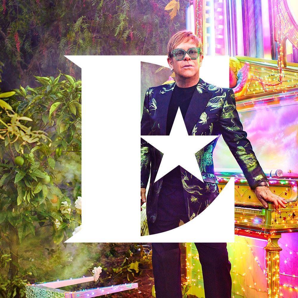 RECENZE: Elton John drží na The Lockdown Sessions krok s muzikanty o dvě generace mladšími