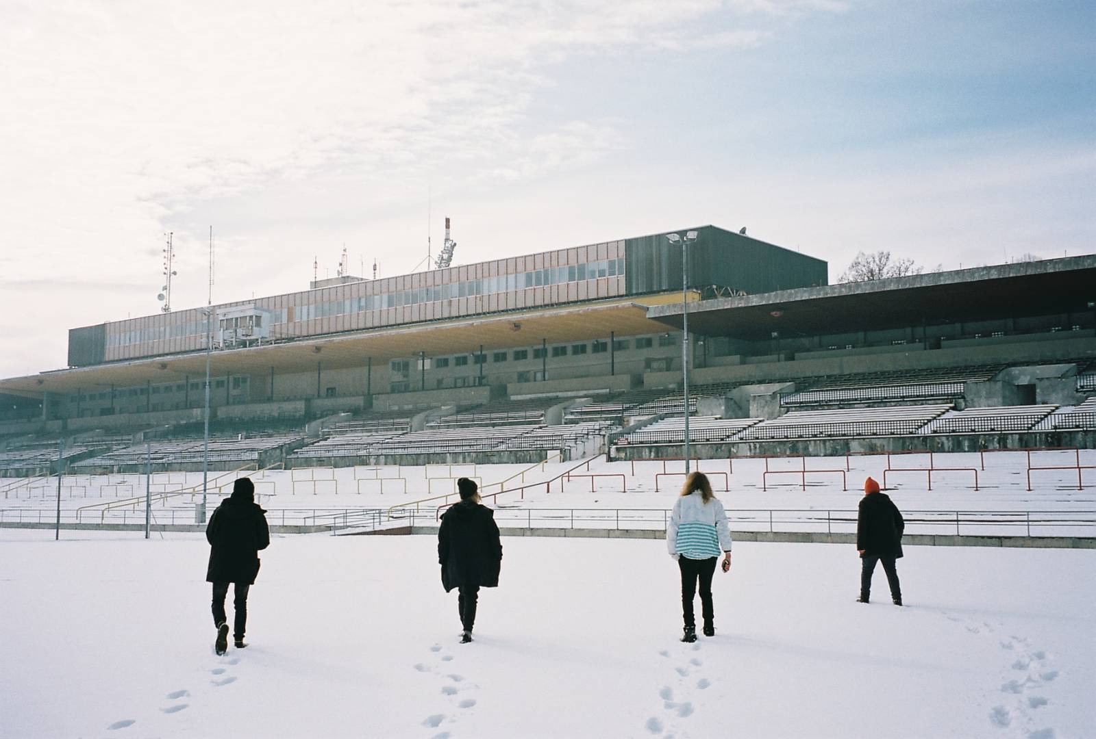 RECENZE: Už je to tady. Cesta do roku 2050 na vyprodaný Strahov za Bert & Friends