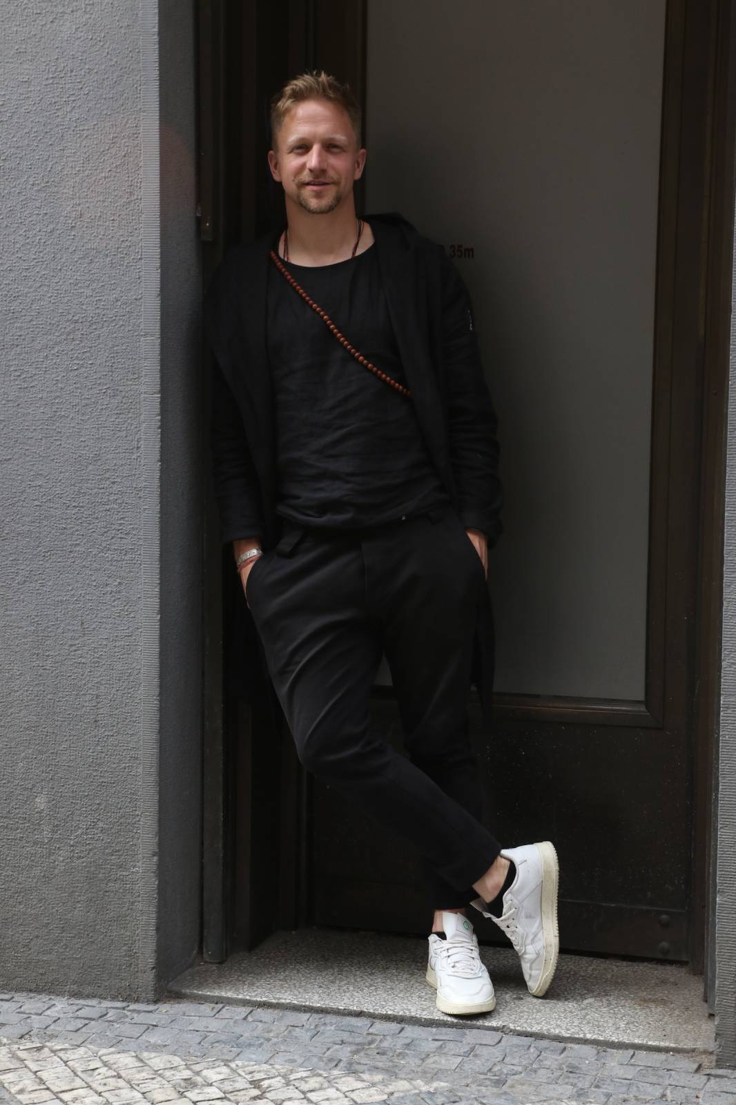 RECENZE: Album Cítím Tomáše Kluse se ztrácí v podivných aranžích 