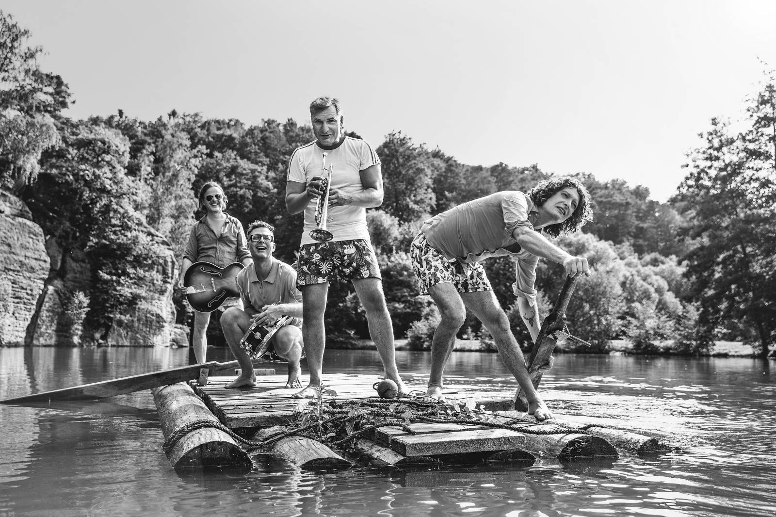 RECENZE: Mig 21 dávají okusit osvědčený a chutný Džus noci