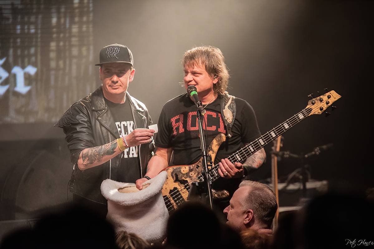 LIVE: Pražský výběr ve strhující show věnoval písničky 