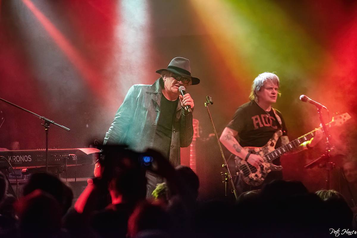 LIVE: Pražský výběr ve strhující show věnoval písničky 