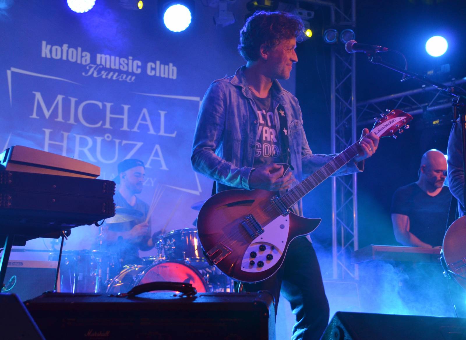 LIVE: Laškování s ženskou částí publika i hledání partnerek. Kapela Hrůzy dorazila do Krnova