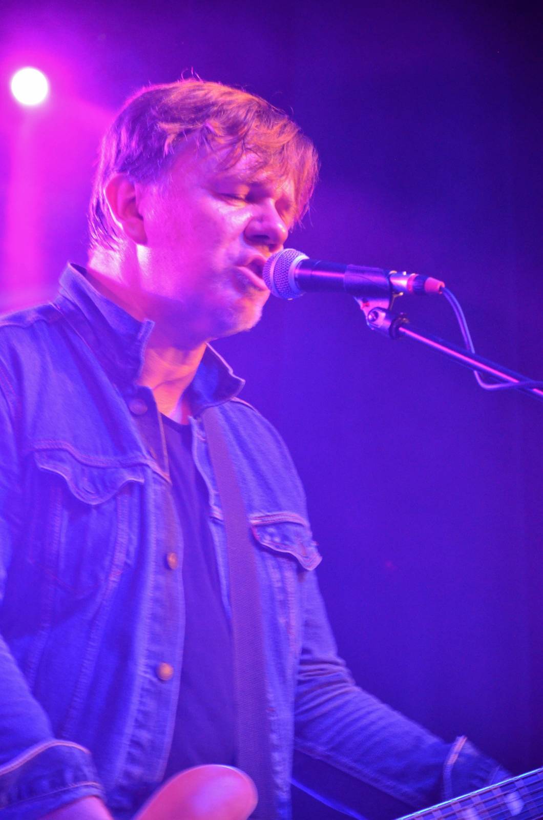 LIVE: Laškování s ženskou částí publika i hledání partnerek. Kapela Hrůzy dorazila do Krnova