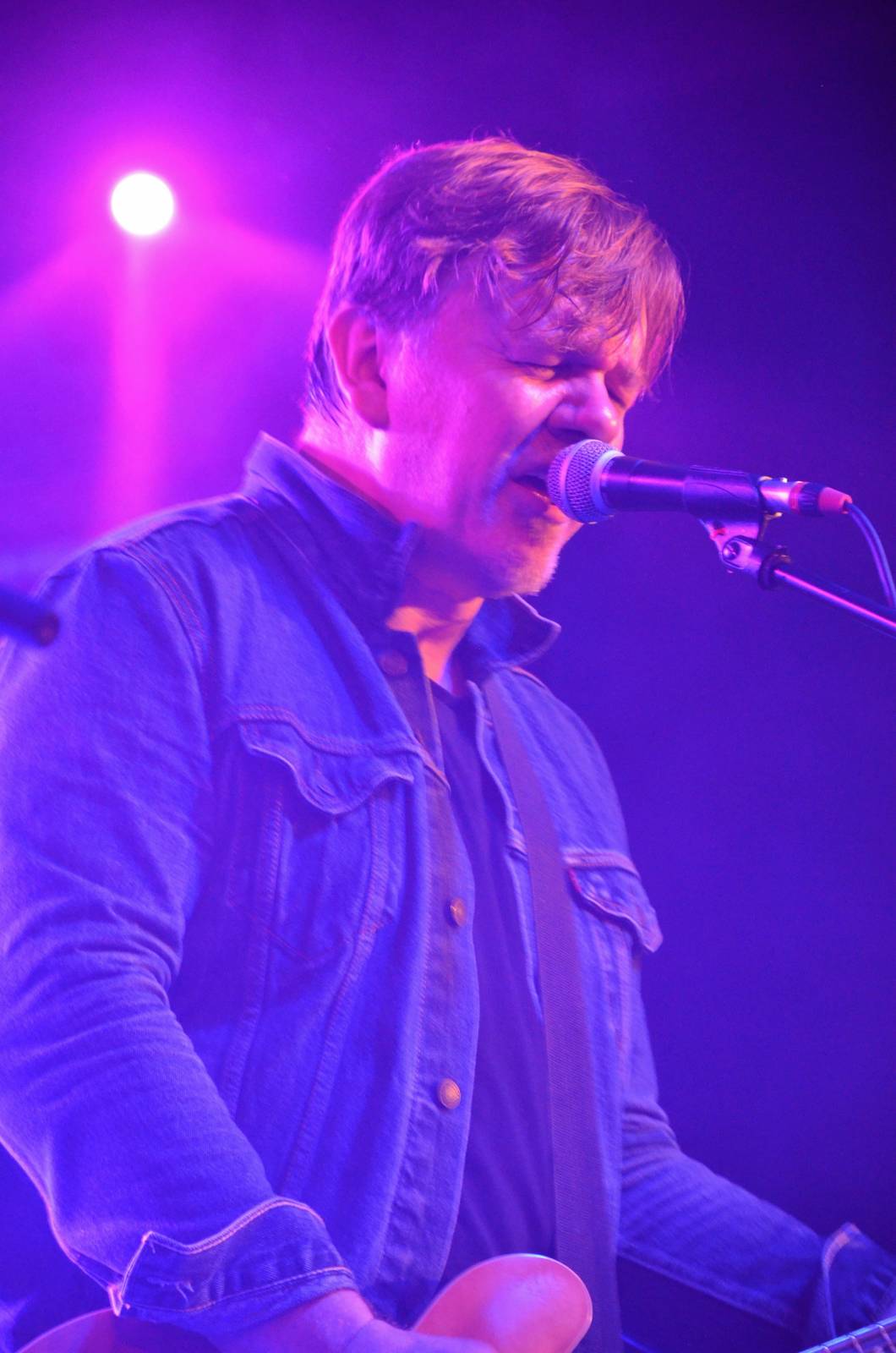 LIVE: Laškování s ženskou částí publika i hledání partnerek. Kapela Hrůzy dorazila do Krnova