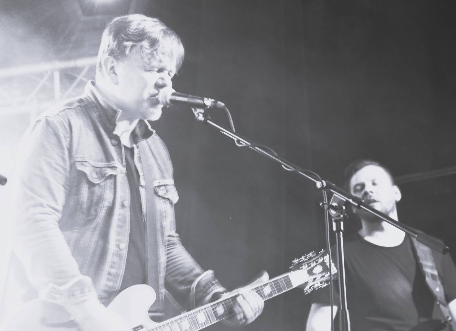 LIVE: Laškování s ženskou částí publika i hledání partnerek. Kapela Hrůzy dorazila do Krnova