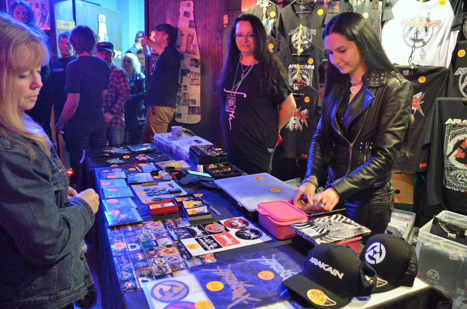 LIVE: Provizorní obývák i ztracená redukce. Arakain přijel do Krnova