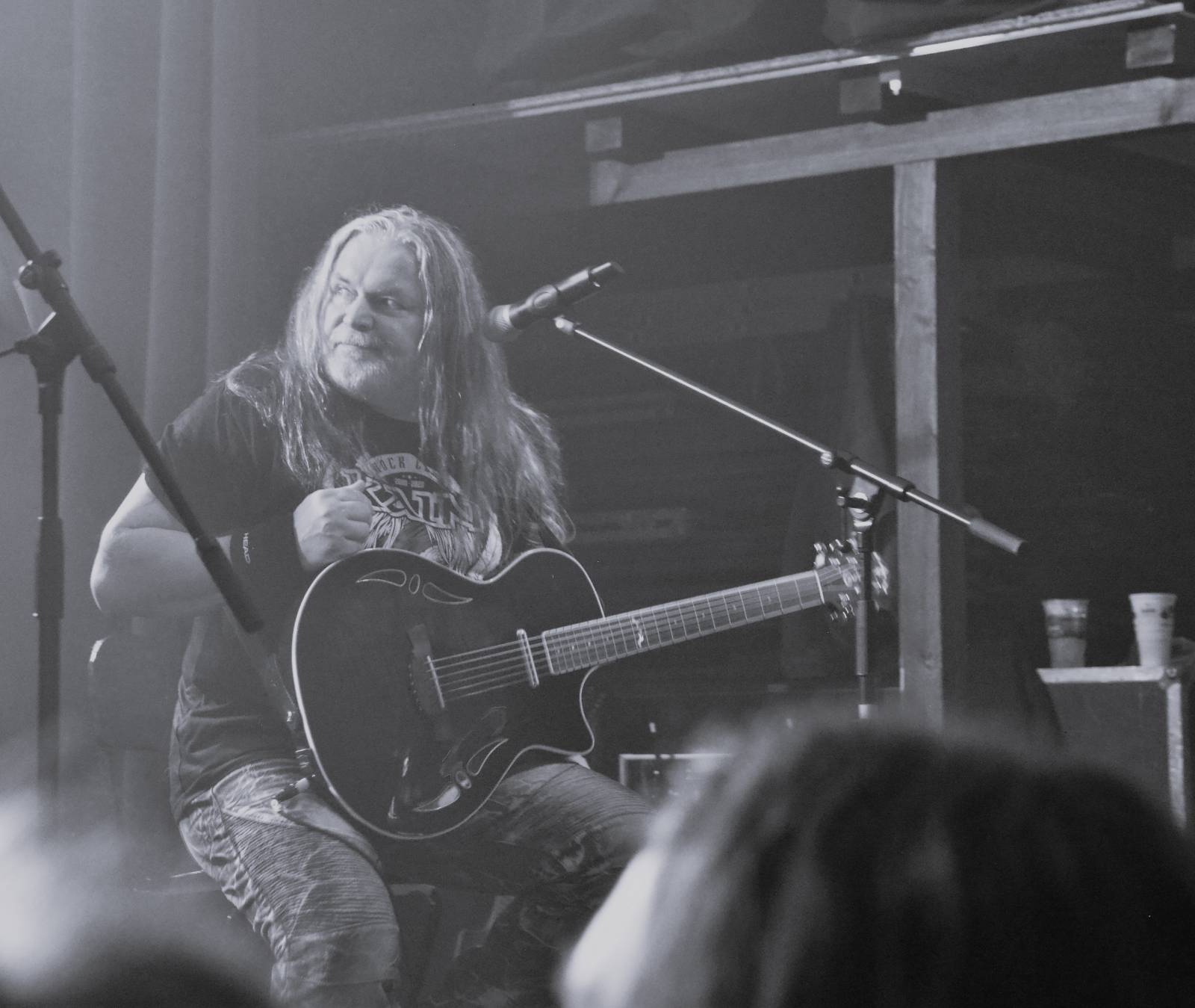 LIVE: Provizorní obývák i ztracená redukce. Arakain přijel do Krnova