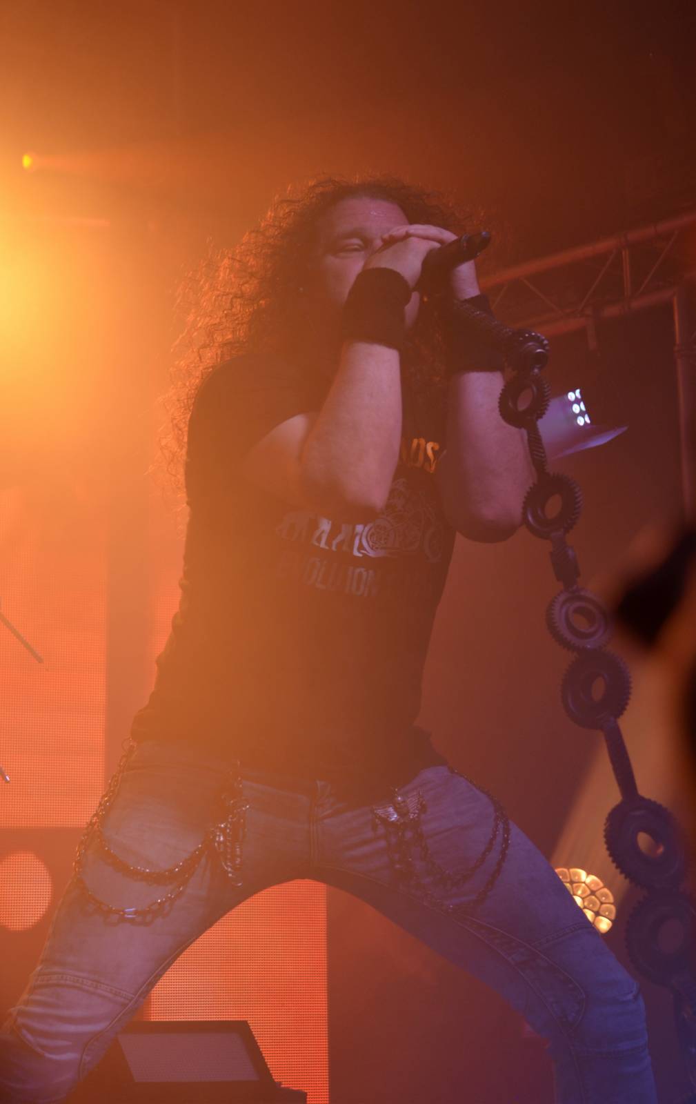 LIVE: Provizorní obývák i ztracená redukce. Arakain přijel do Krnova