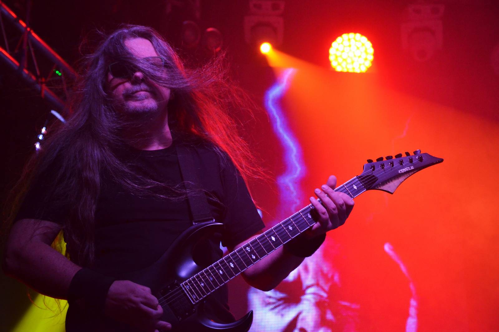 LIVE: Provizorní obývák i ztracená redukce. Arakain přijel do Krnova