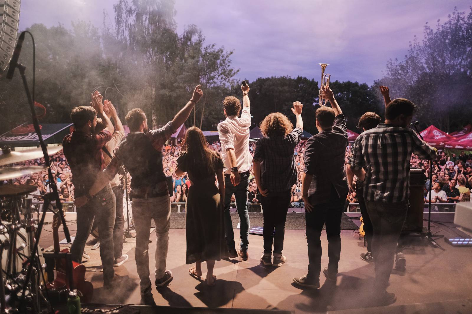 LIVE: Skupina Jelen v pražských Ledárnách zpívala, vzpomínala a děkovala